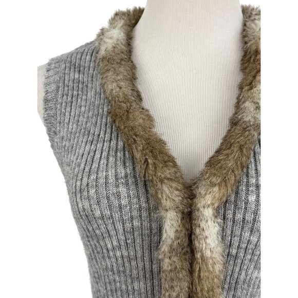 Vtg Y2K H&M Gray Faux Fur Trim Gray Knit Sweater Vest | Indie Streetwear Baddie - Picture 3 of 16